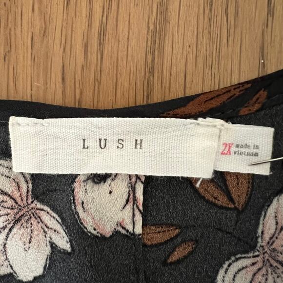 Lush Womens Semi Sheer Button Back Blouse Navy Blue Floral Size 2X Boho Cottage - Picture 3 of 5